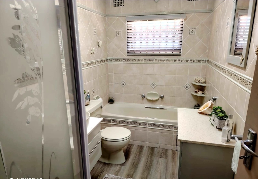 4 Bedroom Property for Sale in Beacon Bay Eastern Cape